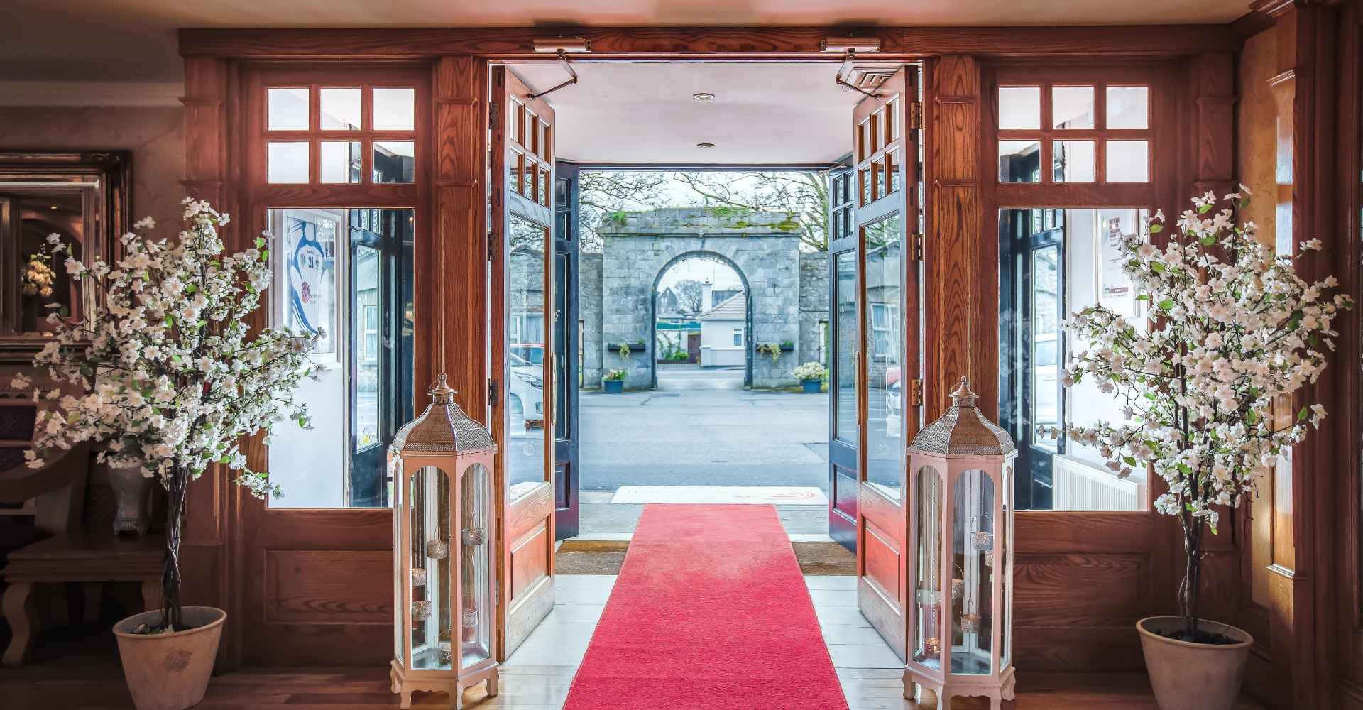 Castle Arch Hotel Trim Top 100