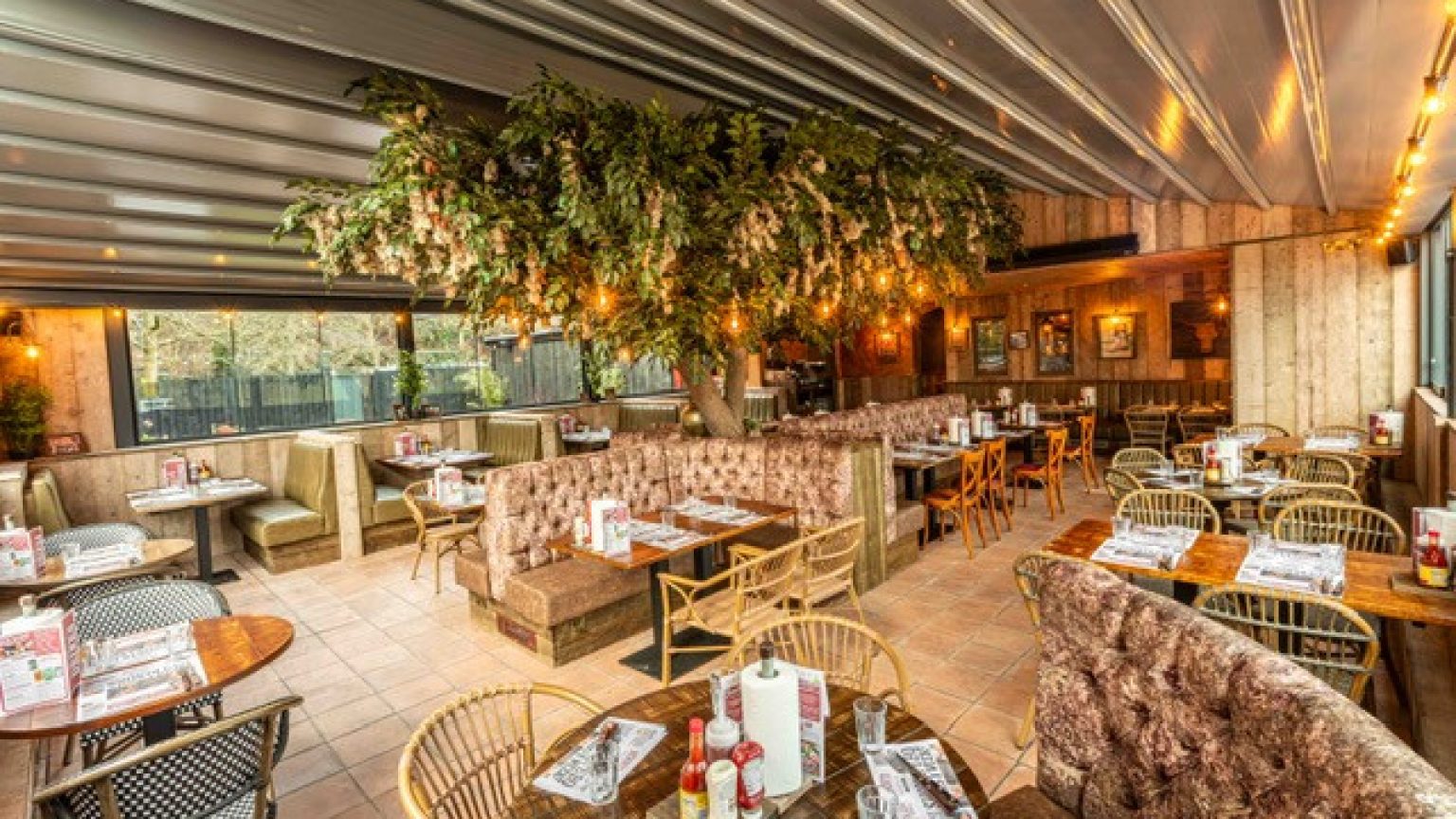 Hicks CH River Room 3 LR