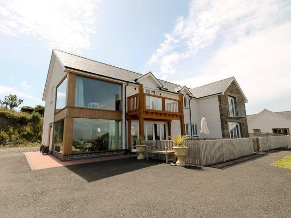 Bryncanedd Cottages 1