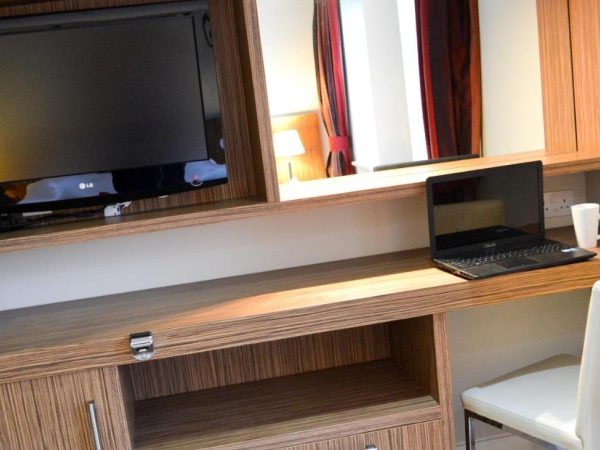 Carrick Plaza Suites 11