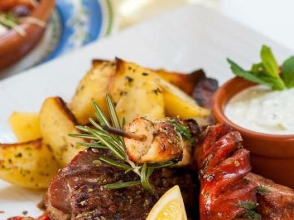 Dollakis Restaurant 8